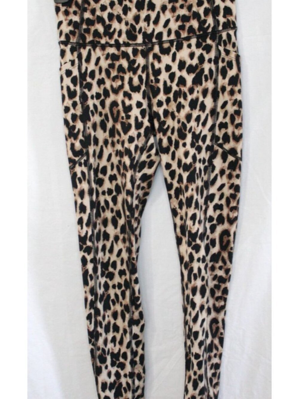Victoria’s Secret Cheetah Print Leggings 2/165/64A